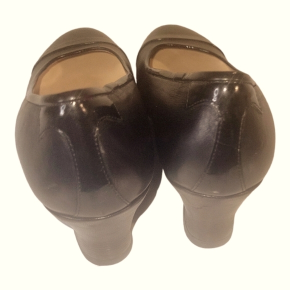 Taryn Rose Women's Black Rounded Toe Wedge heels Patent Leather Pumps - Picture 5 of 10